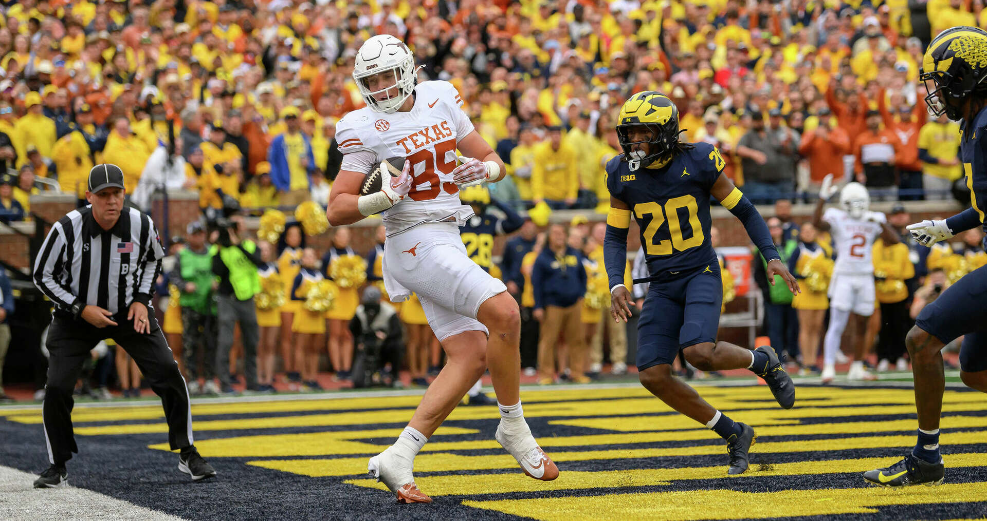 Texas football: Tight end Gunnar Helm stars in win over Michigan