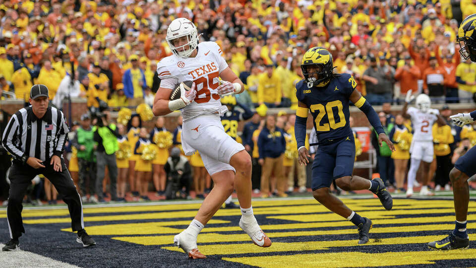 Texas tight end Gunnar Helm (85) makes a 21-yard touchdown catch during the first quarter against Michigan at Michigan Stadium on Saturday, Sept. 7, 2024, in Ann Arbor, Michigan. (David Guralnick/The Detroit News/TNS)