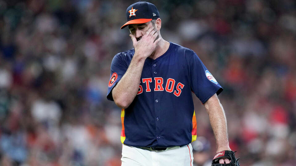 Houston Astros starting pitcher Justin Verlander walks to the dugout after completing the top of the third inning of a baseball game against the Arizona Diamondbacks, Sunday, Sept. 8, 2024, in Houston. (AP Photo/Eric Christian Smith)