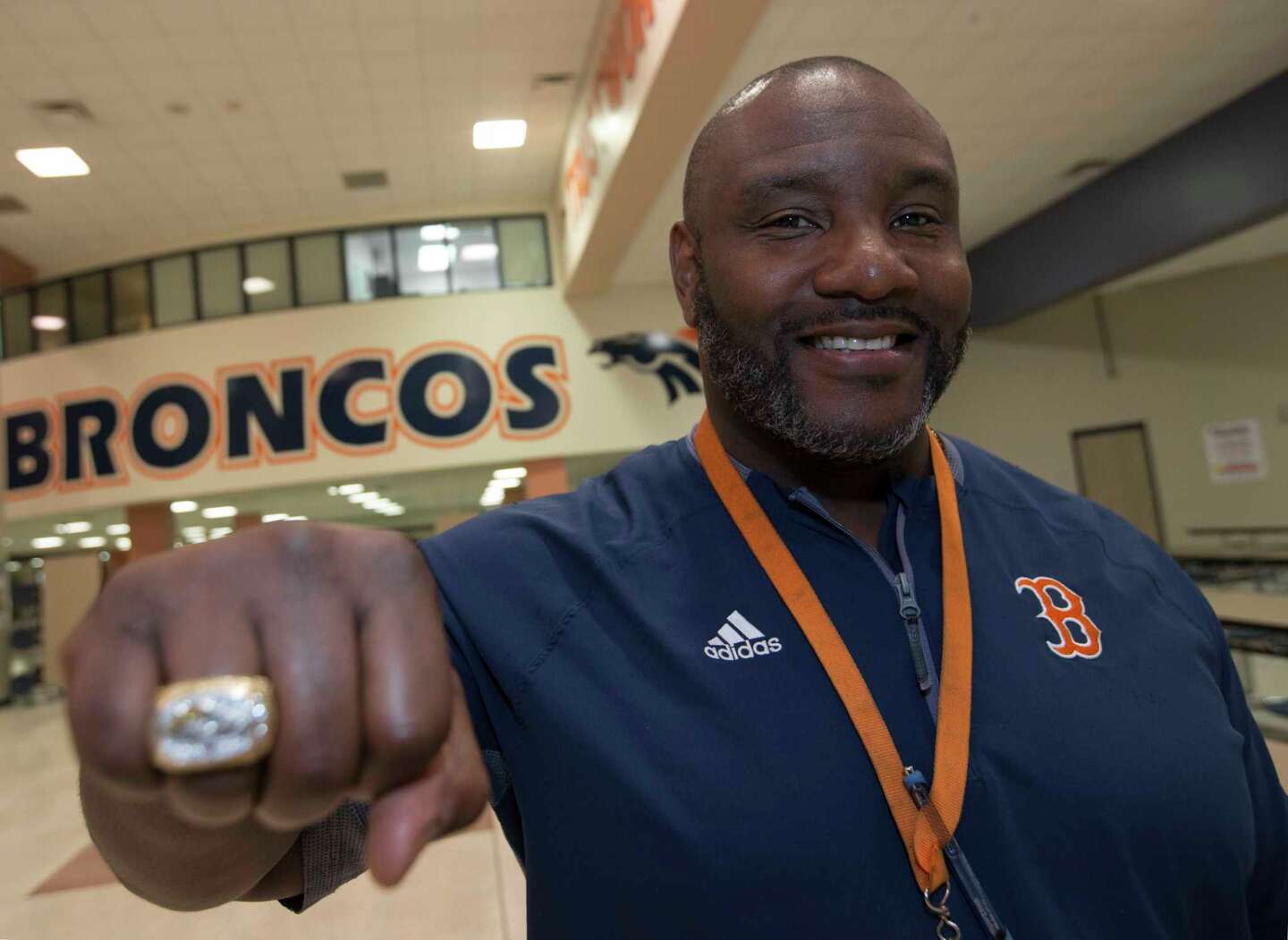 Bush High School football coach, exBroncos star Allen Aldridge dead