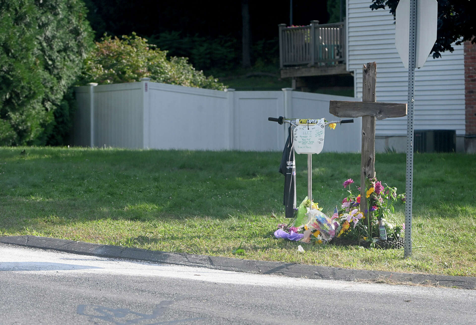 Suffield High School student killed in dirt bike crash, officials say(02)