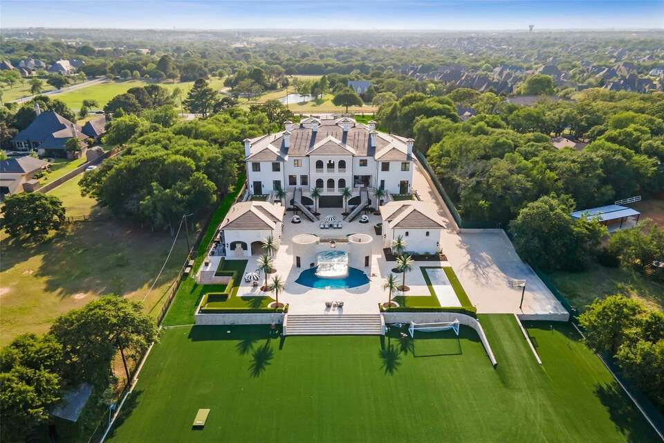 154A△ The Blue Mansion 108P Bel-Air megamansion once listed at $295 million sells for a