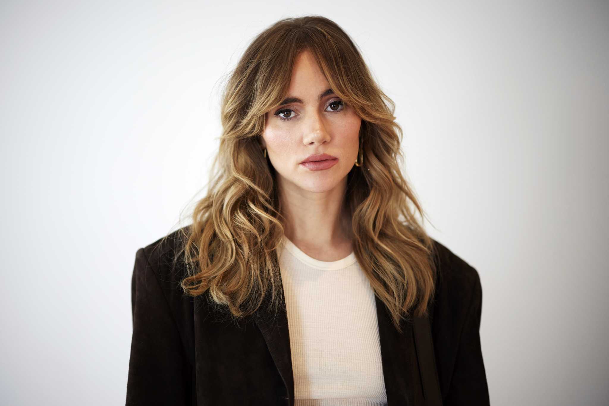 Suki Waterhouse escreve 'Memoir of a Sparklemuffin' em seu abrangente segundo álbum