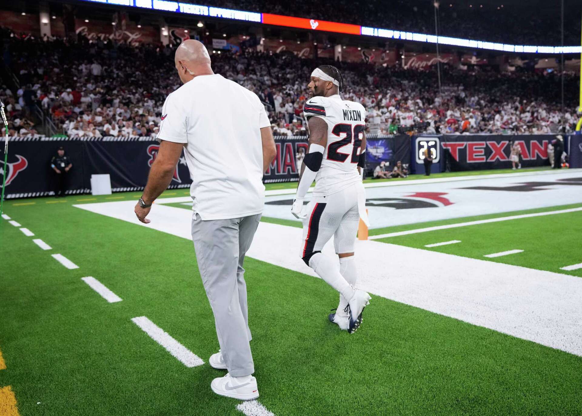 Texans' Joe Mixon suffers ankle injury, tweets about hip-drop tackle