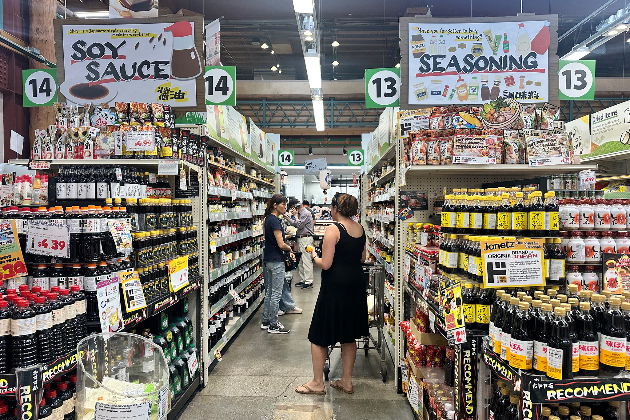 This wellstocked superstore is the largest Japanese market in Calif.