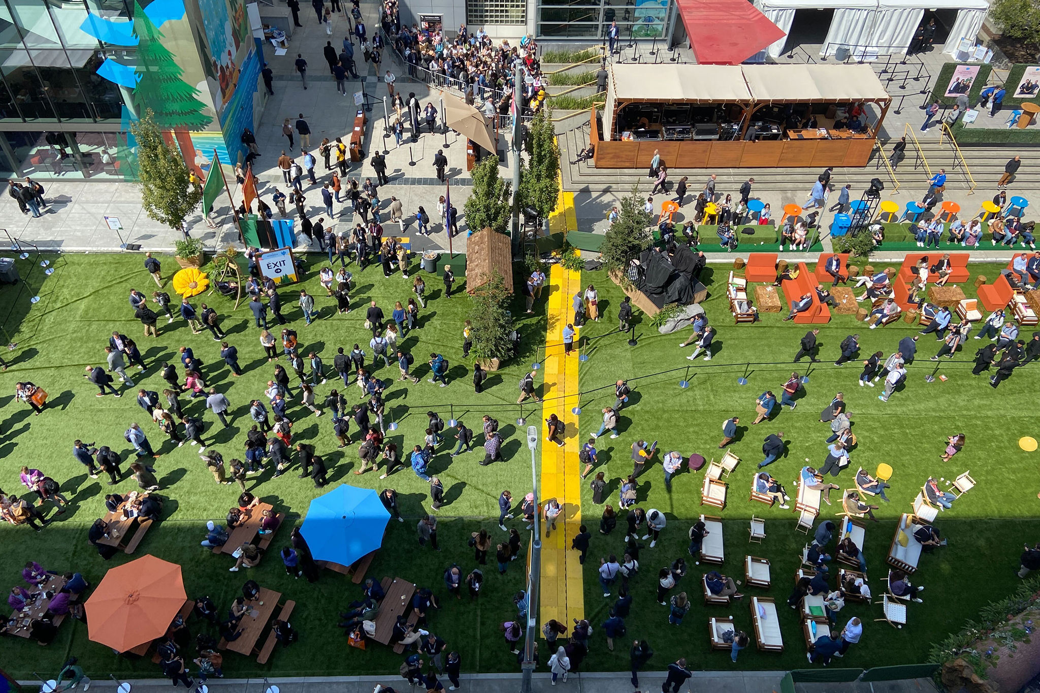 Plane flies over Dreamforce calling out SF conference's main attendees