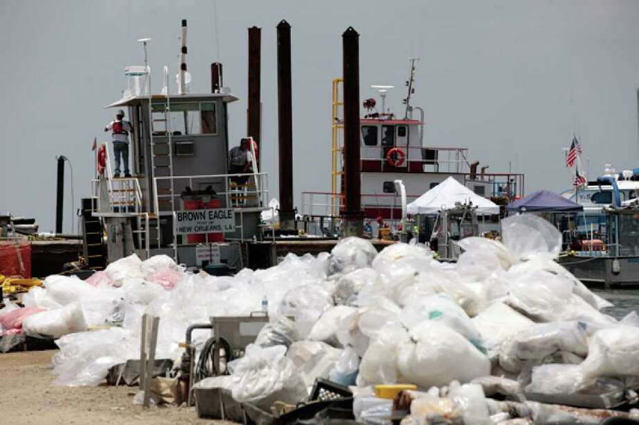 Gulf waste heads to landfills, some with problems - San Antonio Express-News