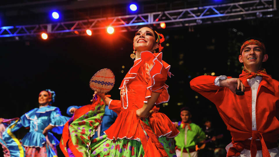 México en el Corazón at Discovery Green, features over 50 performances celebrating Hispanic culture.