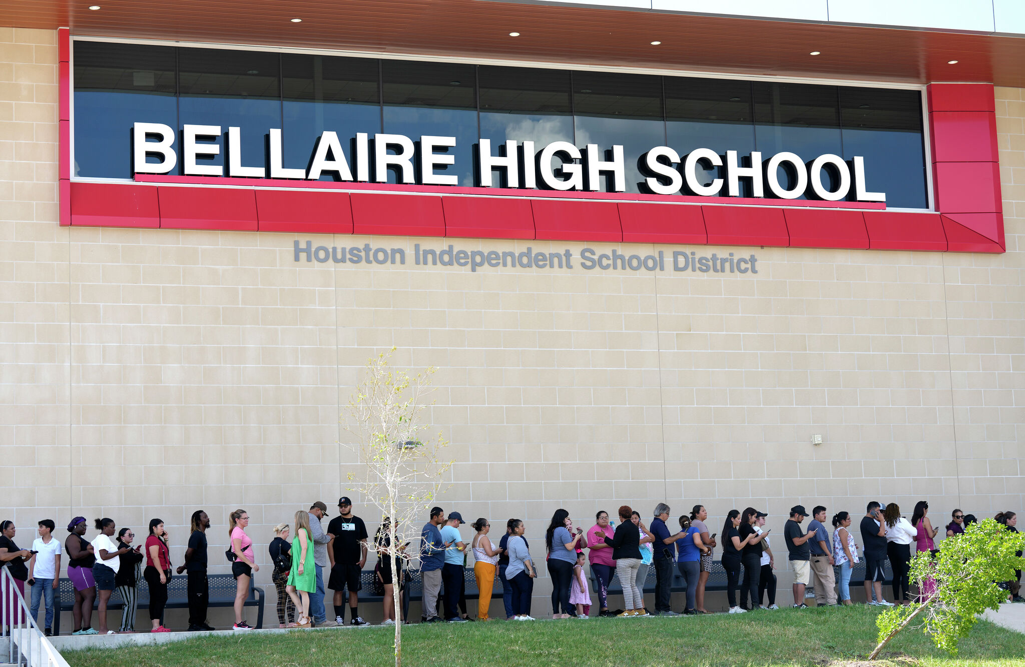 Gov. Abbott asks TEA to investigate Bellaire High School for allegedly socially ‘transitioning’ student Photo