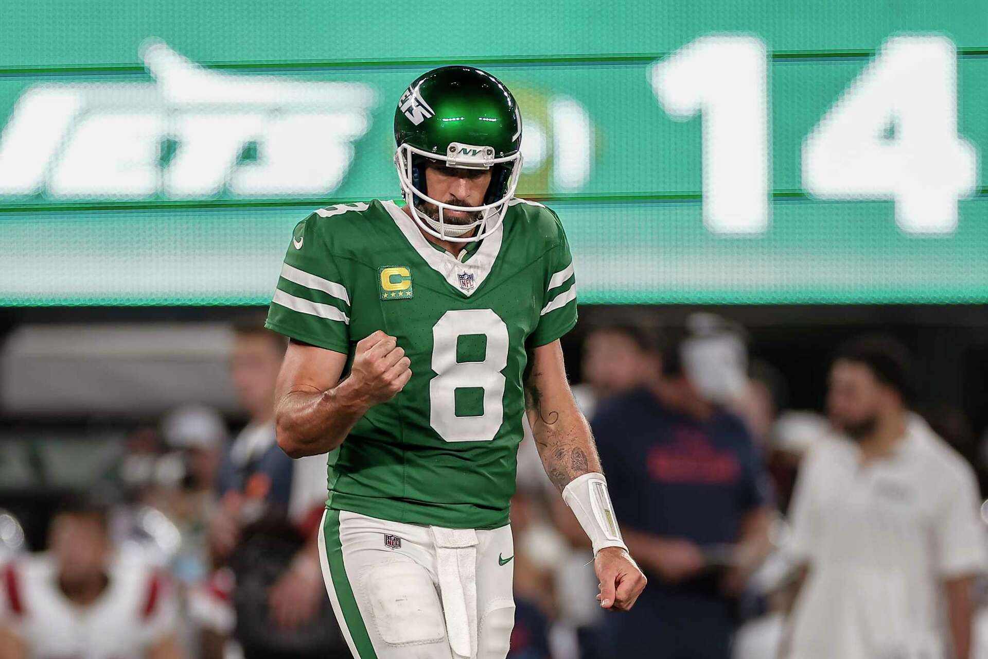 Jets' offense is clicking with Aaron Rodgers feeling and playing like  himself again