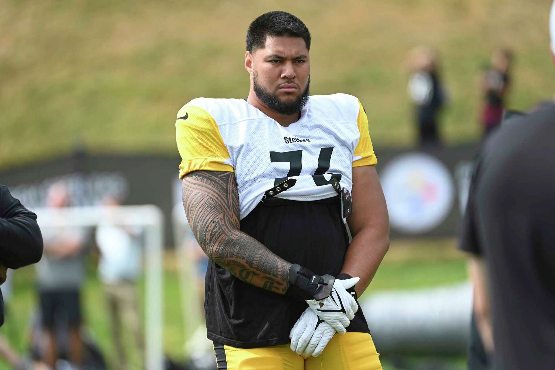 Steelers place rookie tackle Troy Fautanu on injured reserve with a knee  injury