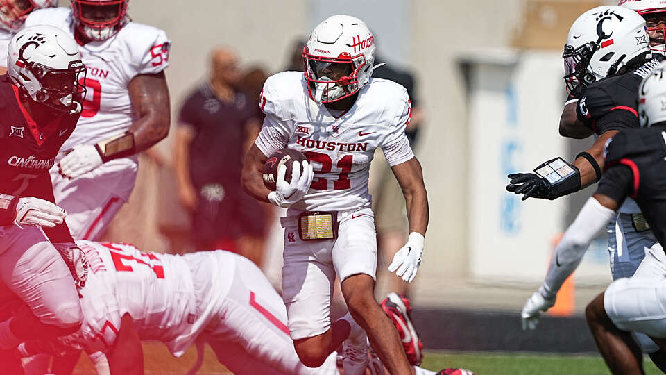 UH running back Stacy Sneed looks for yardage in a 34-0 loss to Cincinnati