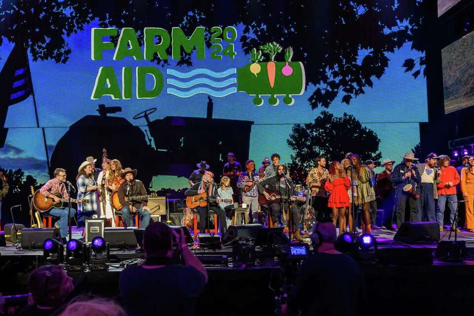 Photos: Willie Nelson, Neil Young, Dave Matthews rock Farm Aid at SPAC