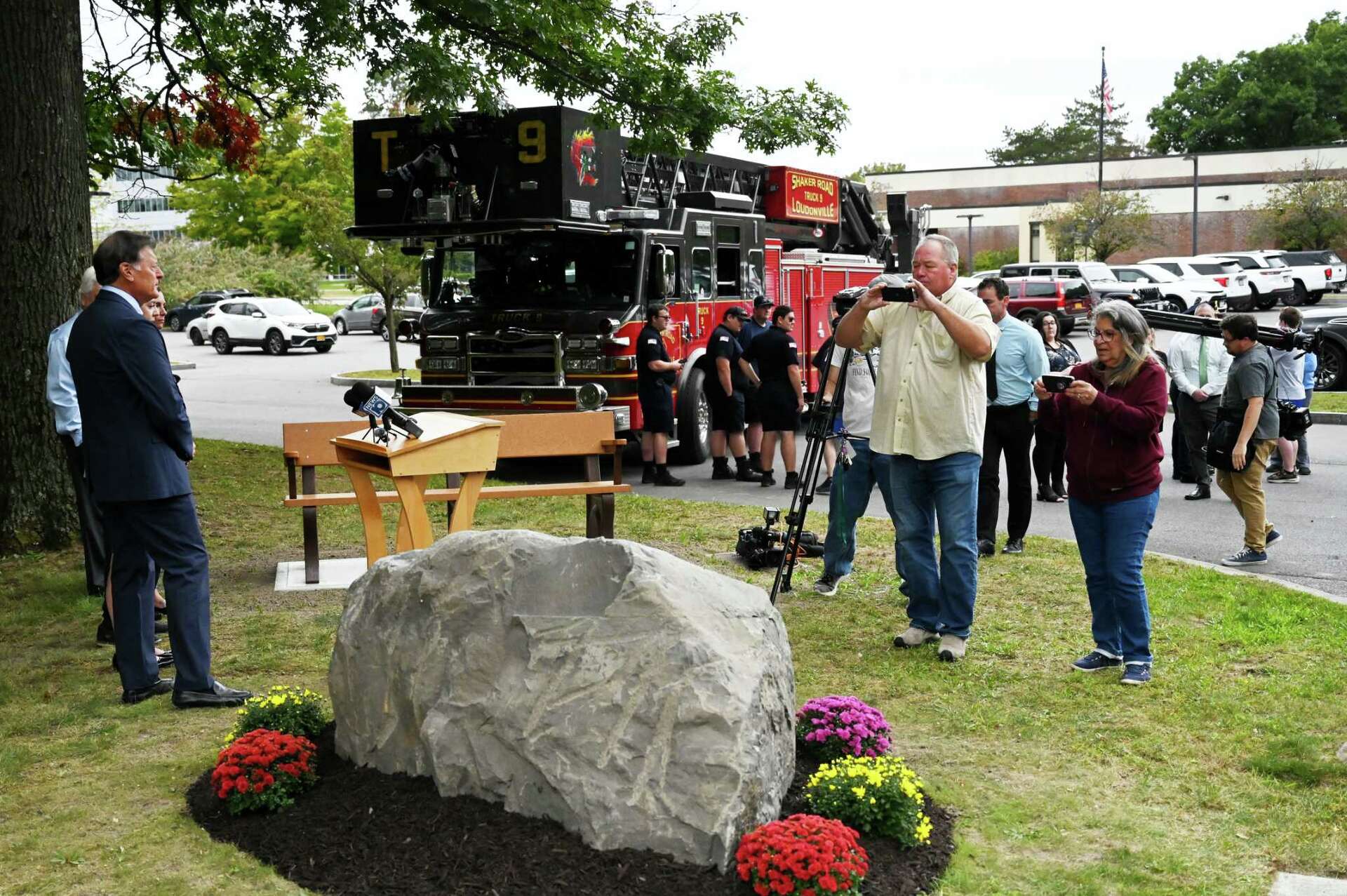 Memorial dedicated for Canadian pilot who crashed in Colonie