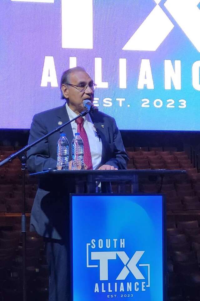 Mayor Trevino talks water, border security with Abbott, Texas mayors