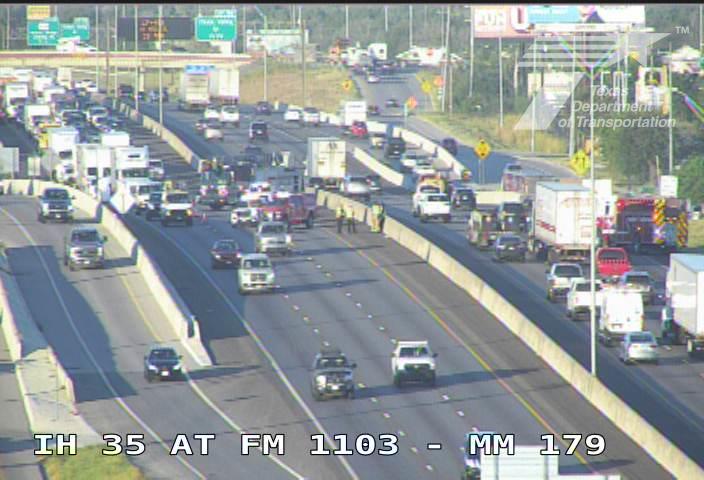 Multiple lanes on San Antonio highway blocked after major crash