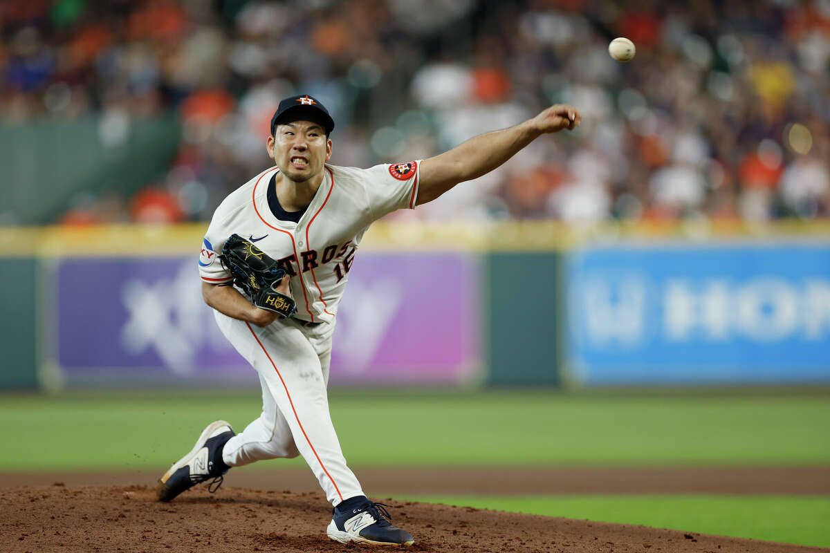 HOUSTON, TEXAS - SEPTEMBER 25: Yusei Kikuchi #16 of the Houston Astros pitches in the third inning against the Seattle Mariners at Minute Maid Park on September 25, 2024 in Houston, Texas. (Photo by Tim Warner/Getty Images)