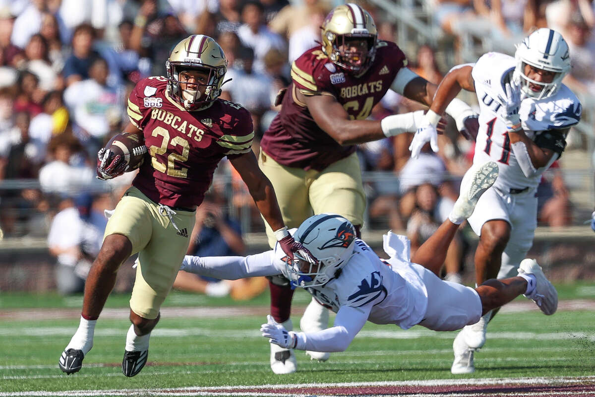 Texas State's Torrance Burgess Jr. (22) runs past UTSA's Elliott Davison during the first half of their college football game at UFCU Stadium in San Marcos on Saturday, Sept. 7, 2024. Texas State beat UTSA 49-10.