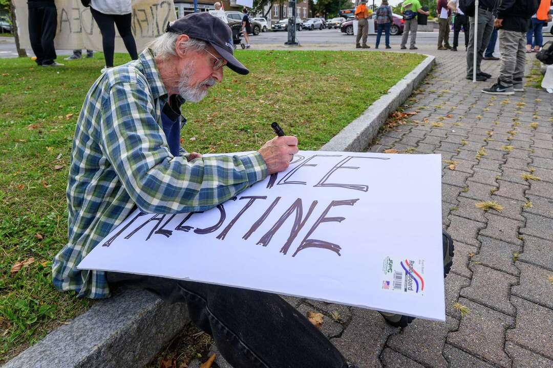 Protesters in Townsend Park rally against war in Gaza, Lebanon