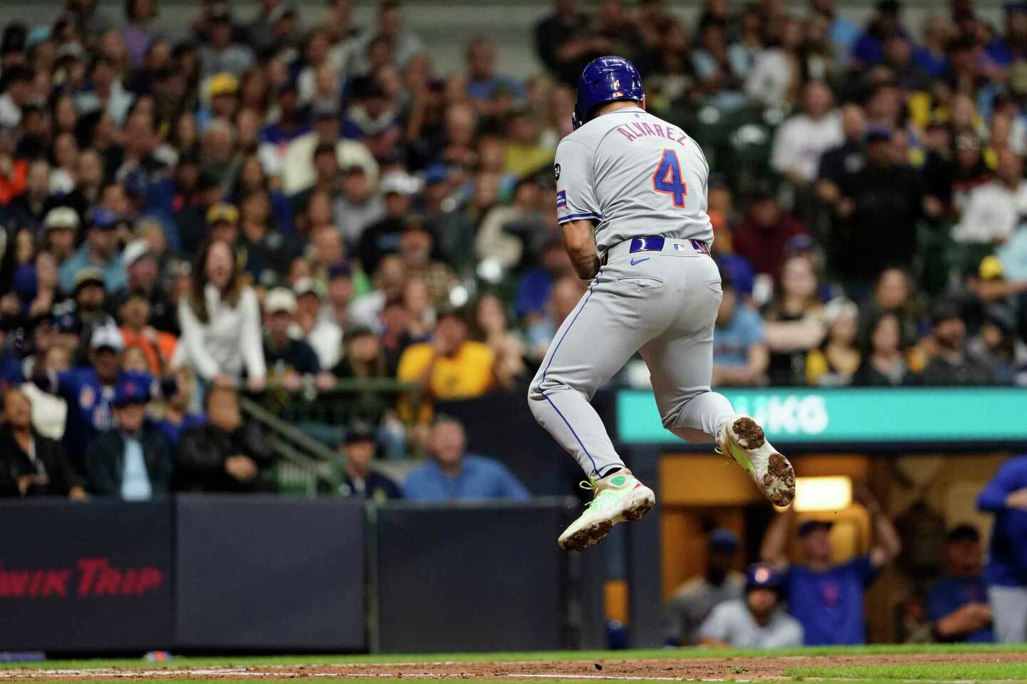 Mets manager Carlos Mendoza ejected from pivotal game against Brewers