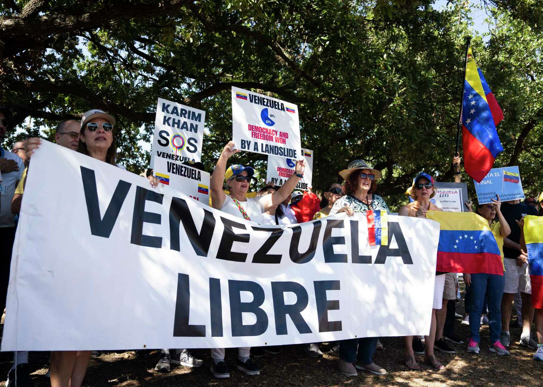 Venezuelans join a global outcry in responded to a call from their country's political opposition claim to victory over President Nicolás Maduro in last month's disputed presidential election at Bendwood Park, Saturday, Sept. 28, 2024, in Houston. Protesters demanded international recognition and support for President-elect Edmundo González Urrutia and opposition leader María Corina Machado, in rejection of Incumbent President Nicolás Maduro's regime and human rights violations.