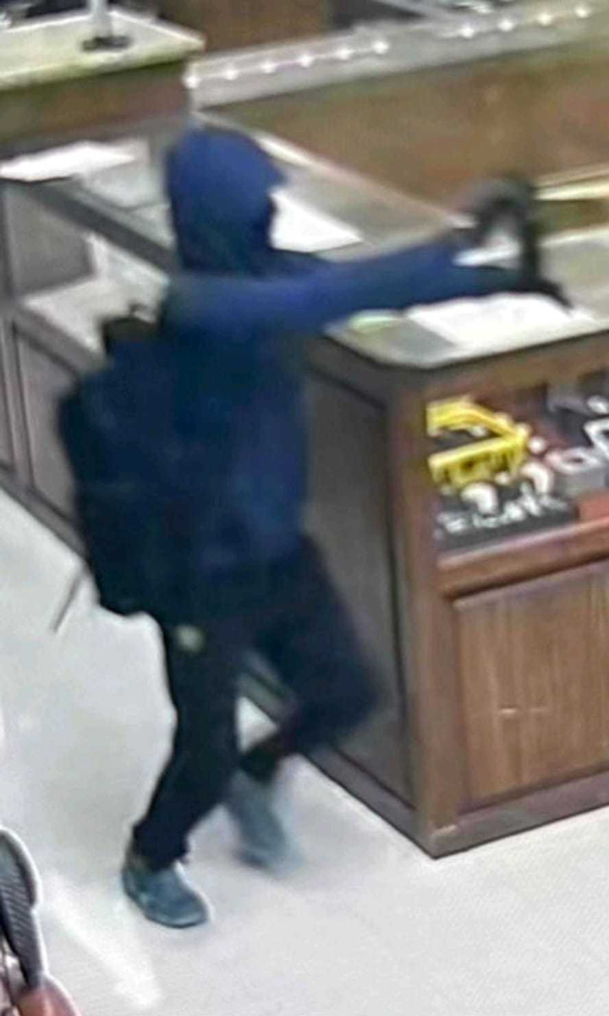 Man maces El Buffalo Pawn Shop workers in unsuccessful theft attempt