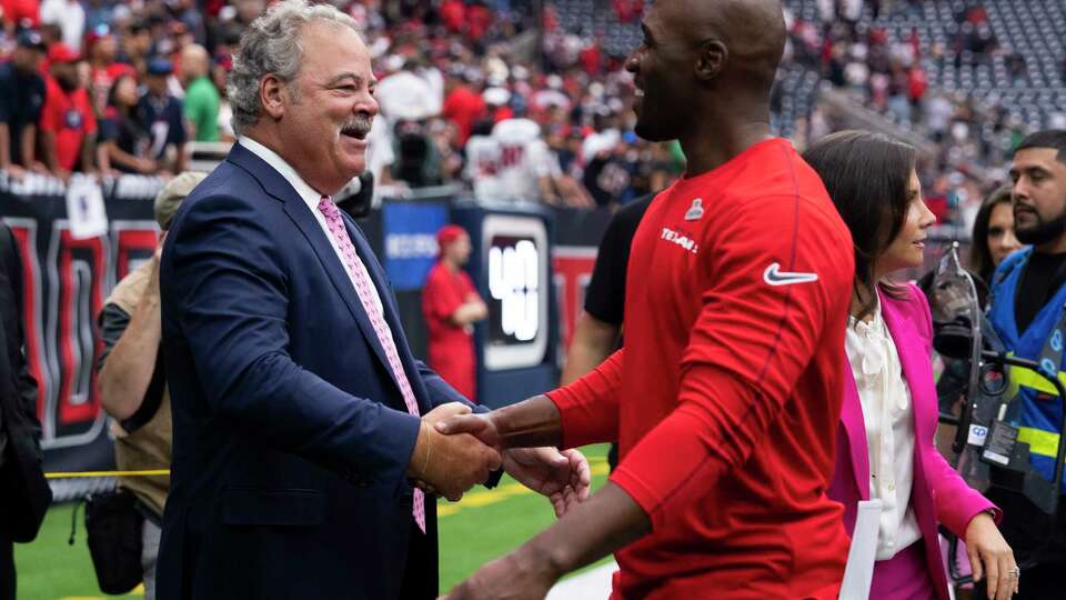 Houston Texans CEO Cal McNair, left, shakes hands with head coach DeMeco Ryans after the team’s Jacksonville Jaguars win over the NFL football game Sunday, Sept. 29, 2024, in Houston.