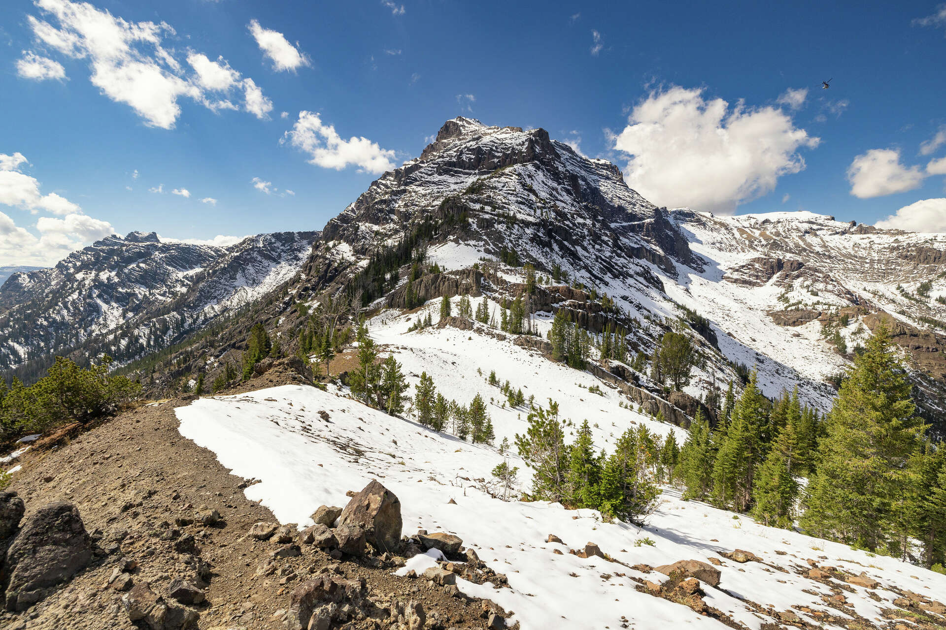 22-year-old missing after phone call from Yellowstone's highest peak