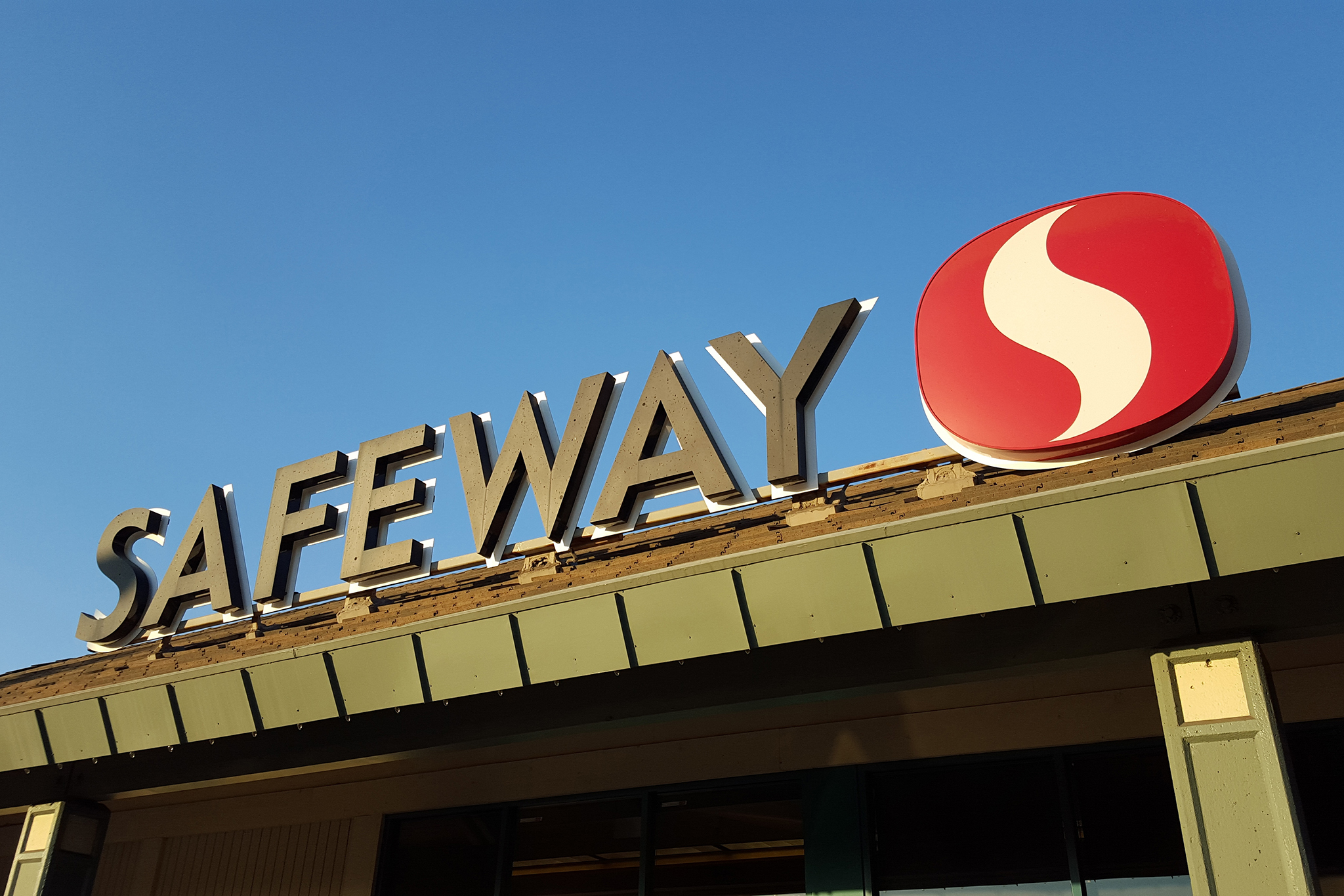 Safeway's 'useless' bag policy in SF has no end in sight