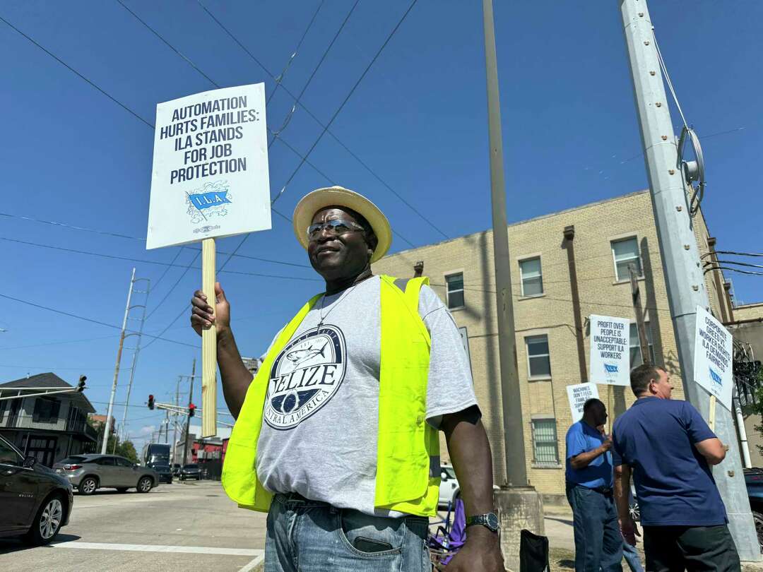 Dockworkers' Union To Suspend Strike Until Jan. 15 To Allow Time To ...