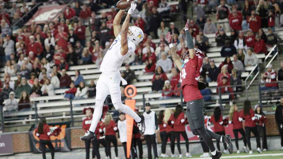 San Jose State wide receiver Nick Nash, left, catches a pass for a touchdown next to Washington State defensive back Ethan O'Connor during the second half of an NCAA college football game, Friday, Sept. 20, 2024, in Pullman, Wash. (AP Photo/Young Kwak)