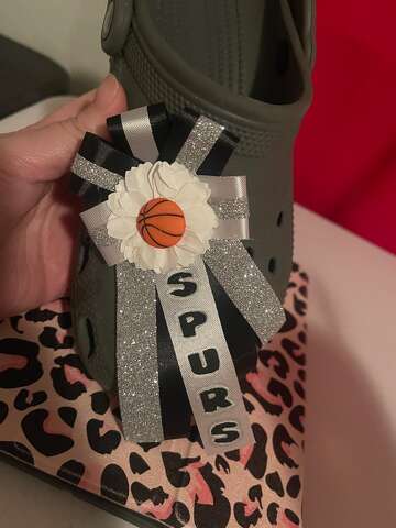 San Antonio mom makes tiny mums for Crocs, Stanley tumblers
