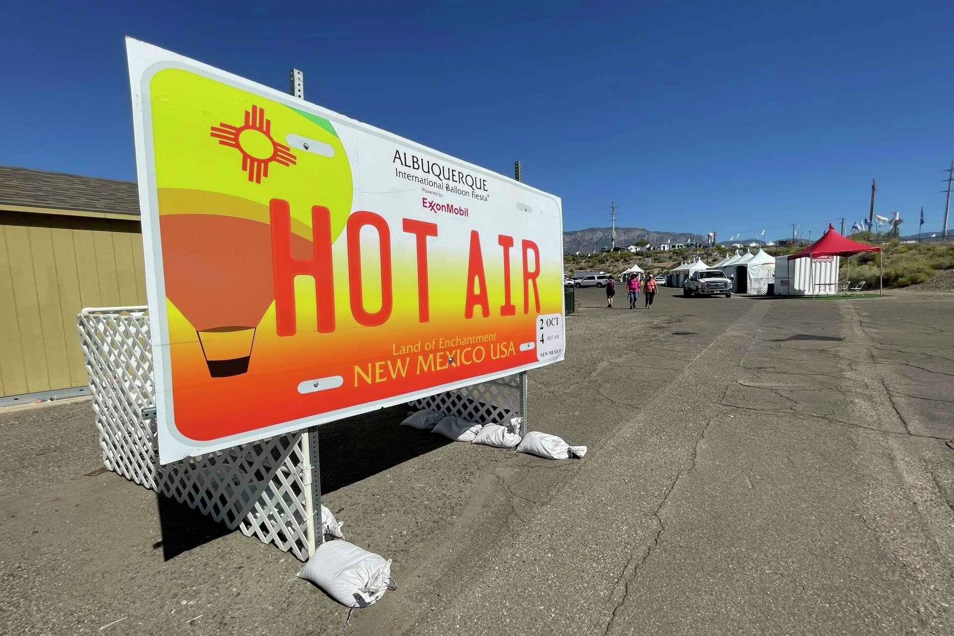 International fiesta fills New Mexico's sky with colorful hot air balloons