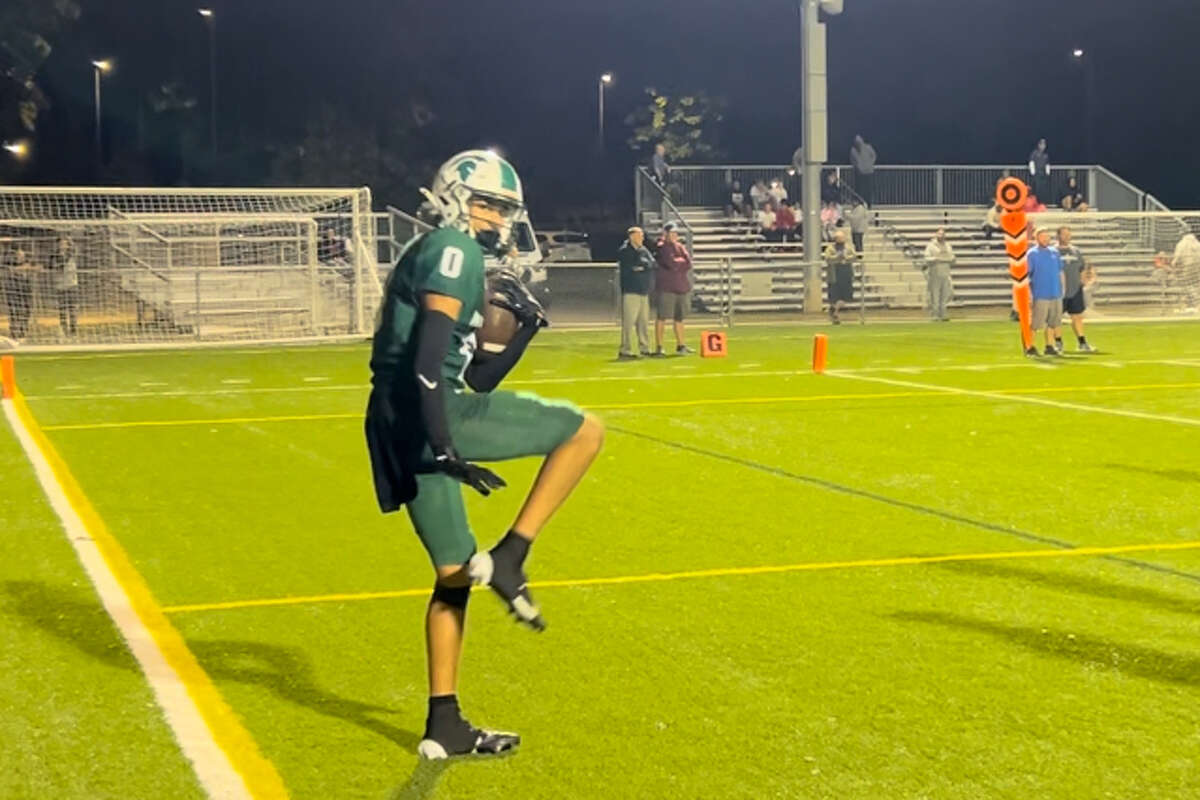 Maloney's Jesus Martell ties CT record for receiving touchdowns in a game in win over East Hartford