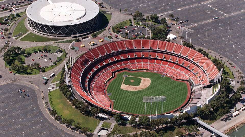 OAKLAND COLISEUM2/C/07SEP95/CD/CS - Aerial view of the Oakland/Alameda County Coliseum Complex. Photo take from Metropolitan Life blimp. San Francisco Chronicle by Chris Stewart