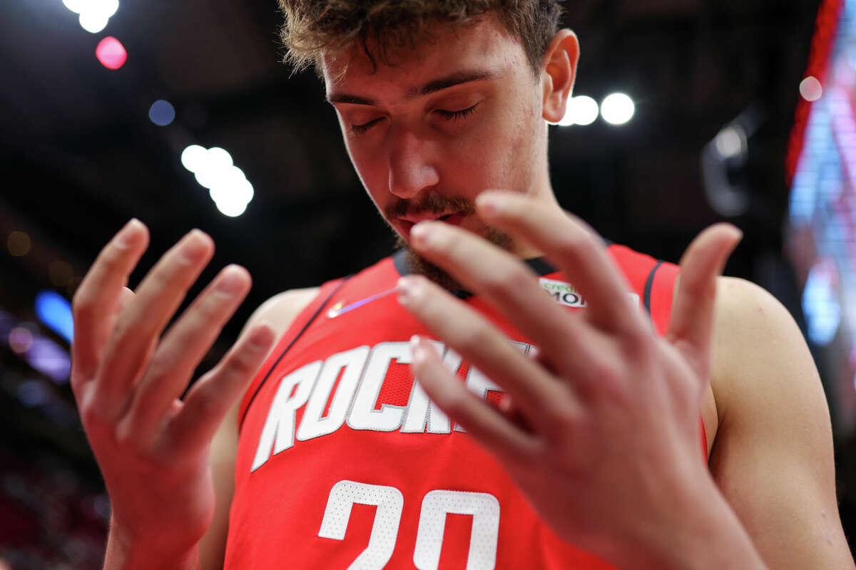 HOUSTON, TEXAS - FEBRUARY 06: Alperen Sengun #28 of the Houston Rockets prays prior to a game against the New Orleans Pelicans at Toyota Center on February 06, 2022 in Houston, Texas. NOTE TO USER: User expressly acknowledges and agrees that, by downloading and or using this photograph, User is consenting to the terms and conditions of the Getty Images License Agreement. (Photo by Carmen Mandato/Getty Images)