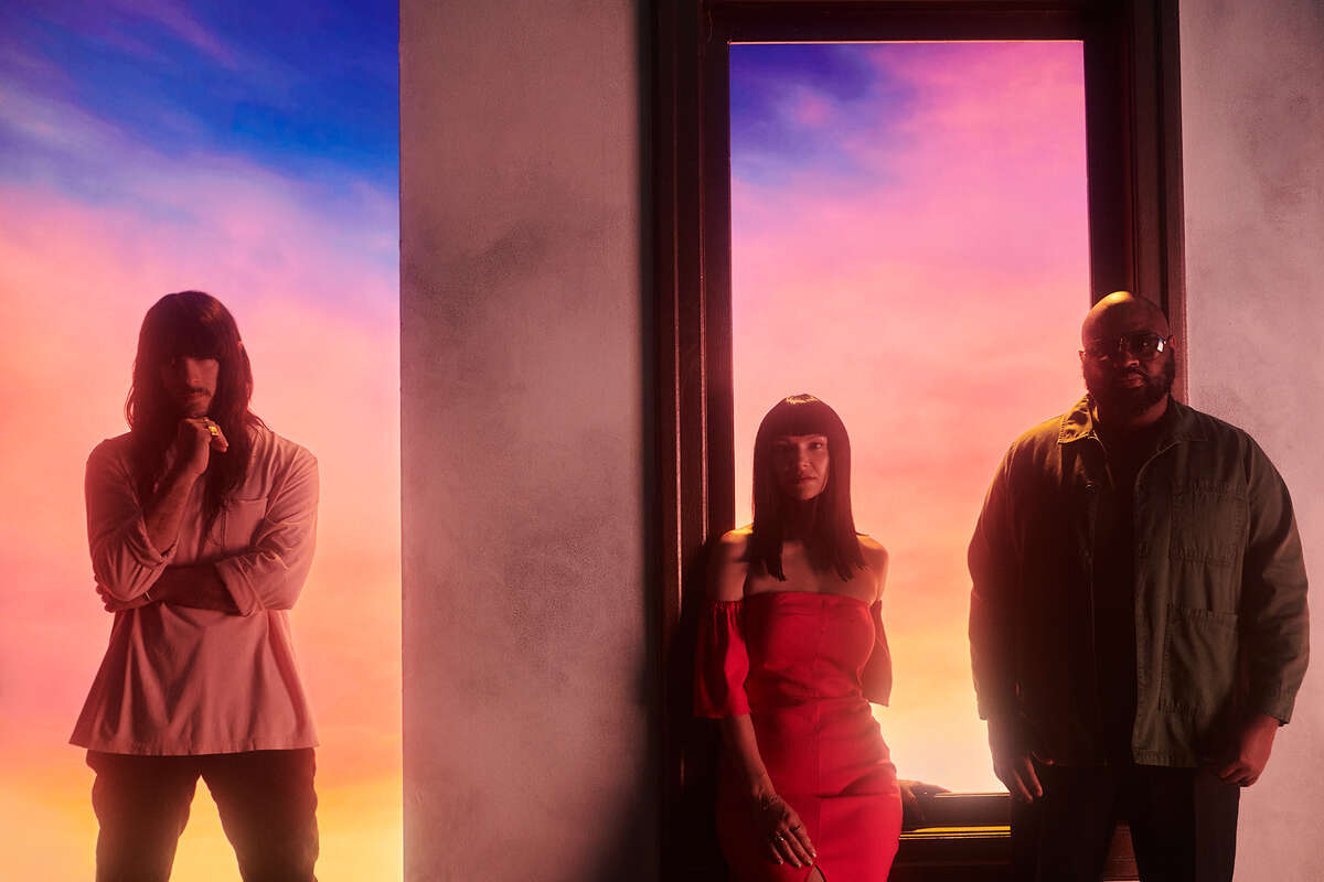 Khruangbin, featuring (from left to right) Mark Speer, Laura Lee Ochoa, and Donald 'DJ' Johnson.