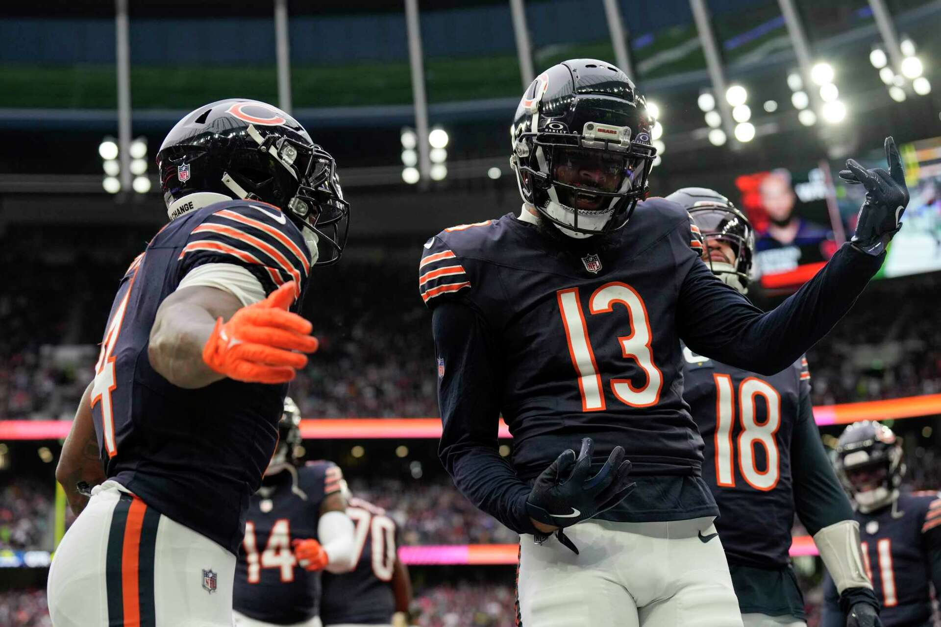 Caleb Williams Throws 4 TDs And Bears Hold Tea Party In 35-16 Rout Of ...