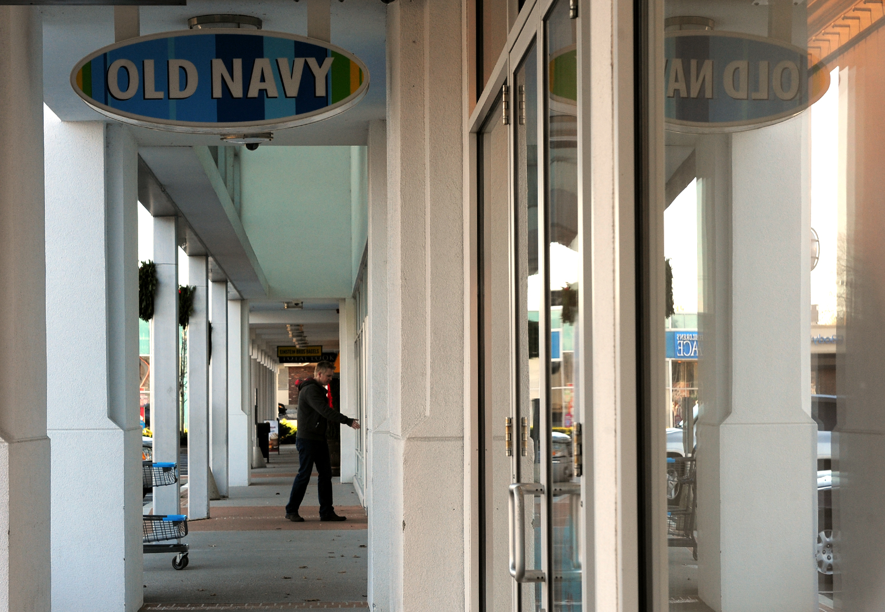 Fairfield's Black Rock Shopping Center could get golf simulators, hockey training