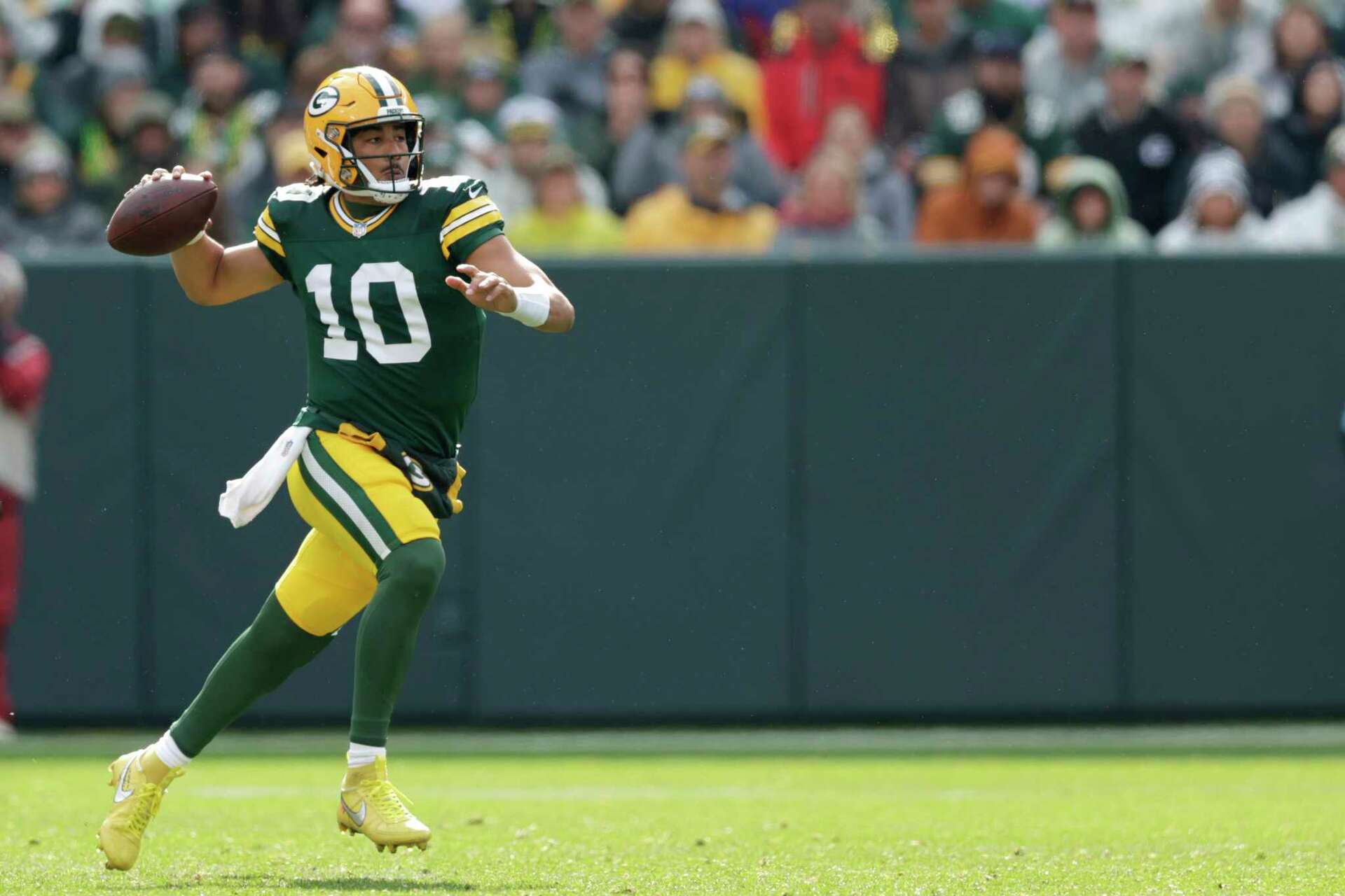 Packers' QB Love Dominates Cards With Full Complement Of Receivers