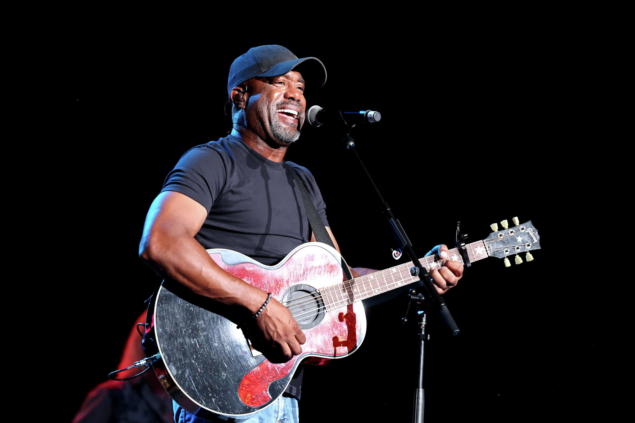 Darius Rucker jokes about age after stage fall in North Carolina