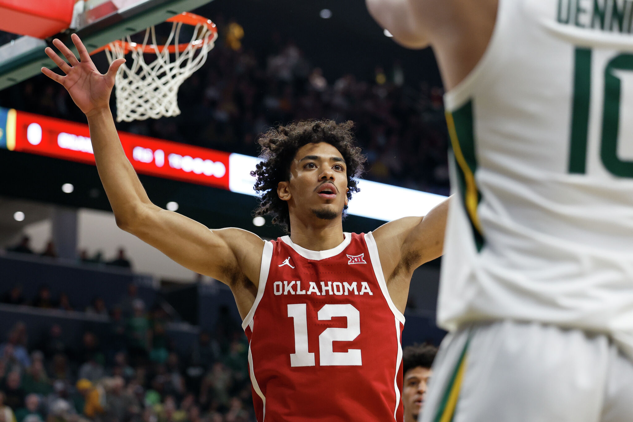 UH basketball New guard Milos Uzan breaks nose during practice drill