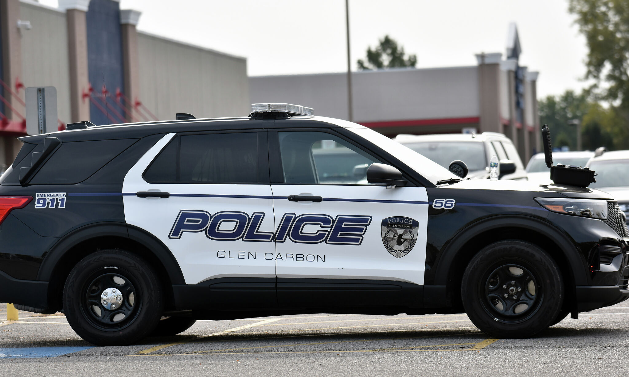 Glen Carbon IL police respond to crash near Sam's Club