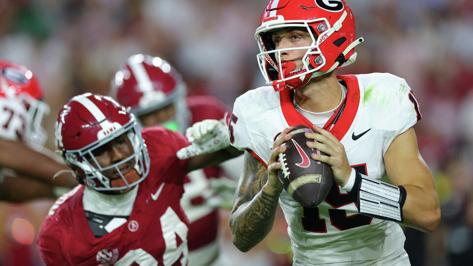 Carson Beck, who led a Georgia rally against Alabama, will be one of the keys in Saturday's game between the fifth-ranked Bulldogs and No. 1 Texas Longhorns.