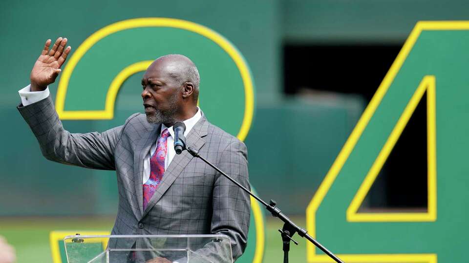 Dave Stewart waves to the crowd during his induction ceremony into the Oakland Athletics' Hall of Fame before a baseball game between the Athletics and the Chicago White Sox in Oakland, Calif., Sunday, Sept. 11, 2022. (AP Photo/Godofredo A. Vásquez)