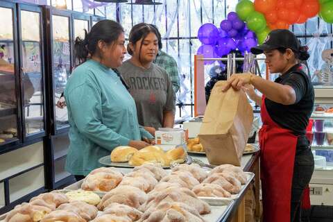 Pumpkin-spice conchas go viral from Houston's La Hacienda Bakery