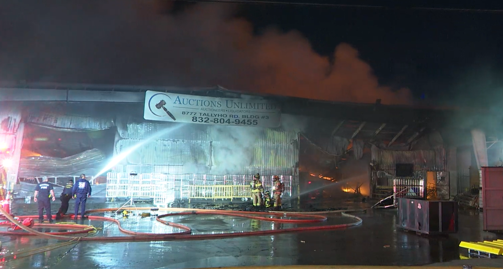 Houston fire spreads at complex near Hobby Airport