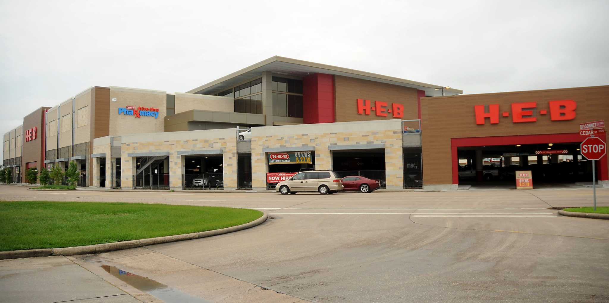 HEB sued by parents of toddler who lost fingers on escalator