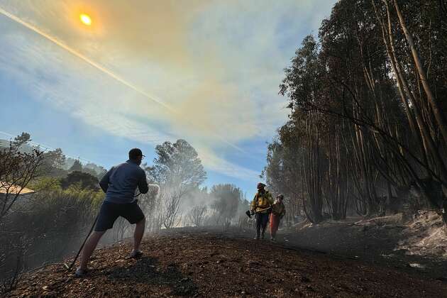 Story photo for Oakland fire update: I-580 partially closed, evacuations underway