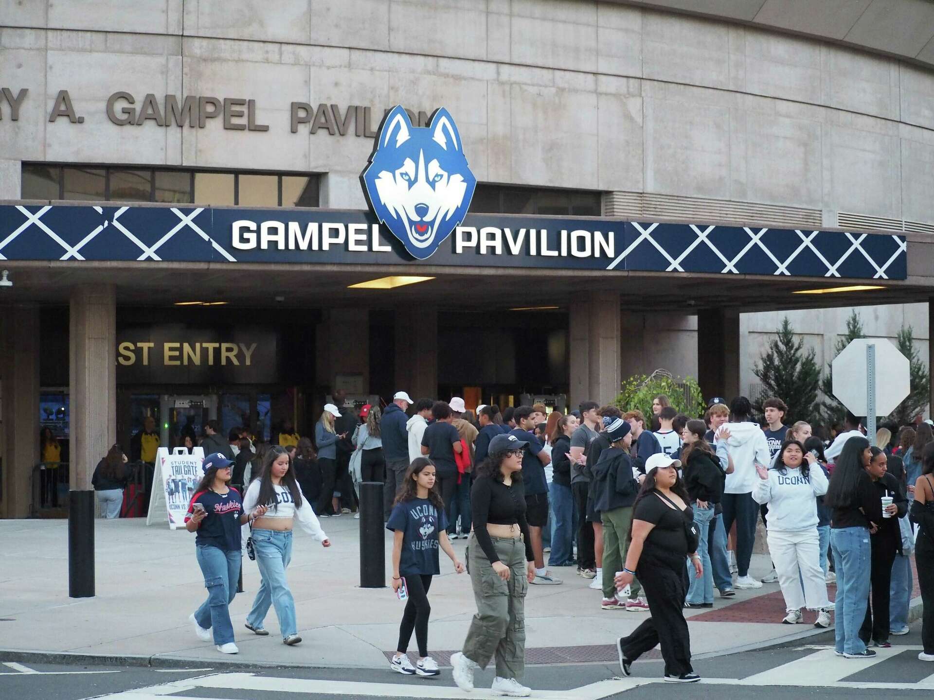 UConn women's basketball star Paige Bueckers entertains at First Night